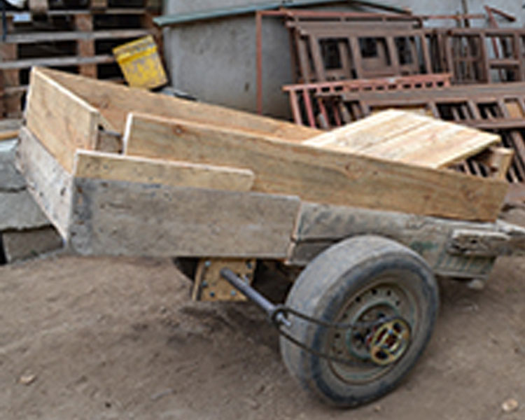 Small-scale manure spreader developed at the 2014 International Development Design Summit